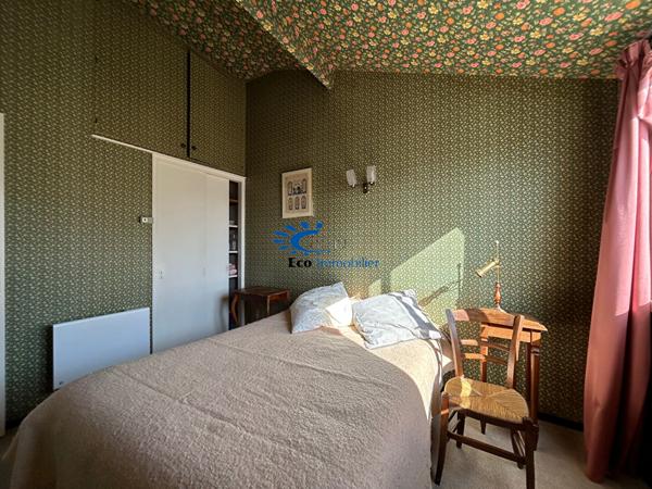 La Rochelle Maison 4 chambres + bureau à rénover avec jardin et garage.  La rochelle