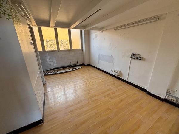 Local commercial Sisteron 2 pièce(s) 25.45 m2