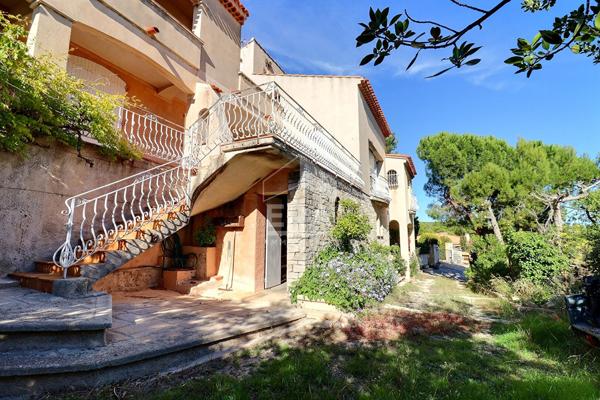 A VENDRE Maison de 240m² sur une parcelle de 1110 m² à Sausset-les-Pins 13960