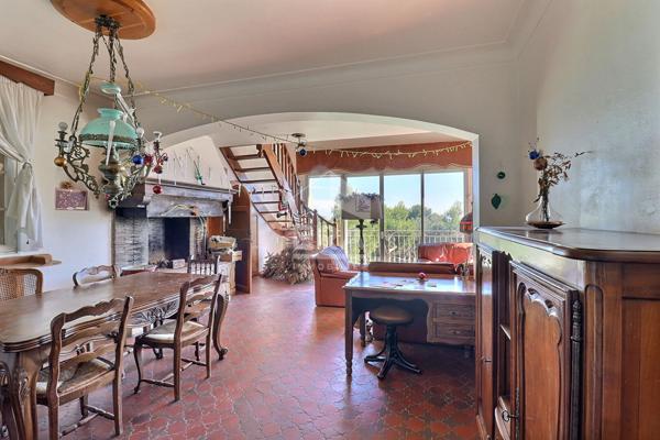 A VENDRE Maison de 240m² sur une parcelle de 1110 m² à Sausset-les-Pins 13960