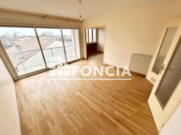 Location Appartement 4 pièces 76.7 m² - 55 RUE DU RHONE Bourg Les Valence 26500