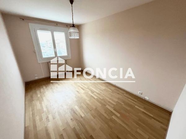 Location Appartement 4 pièces 76.7 m² - 55 RUE DU RHONE Bourg Les Valence 26500