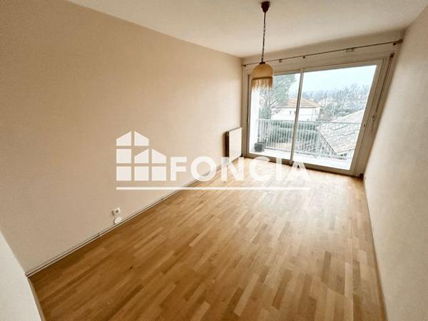 Location Appartement 4 pièces 76.7 m² - 55 RUE DU RHONE Bourg Les Valence 26500