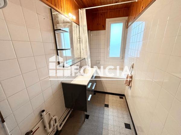 Location Appartement 4 pièces 76.7 m² - 55 RUE DU RHONE Bourg Les Valence 26500