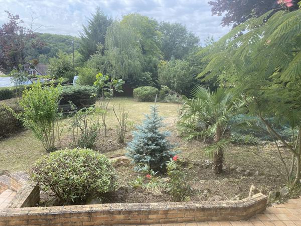 Jolie propriété de 190m² élevée sur un terrain de 1 716m²