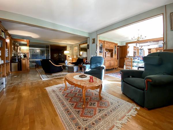 Jolie propriété de 190m² élevée sur un terrain de 1 716m²