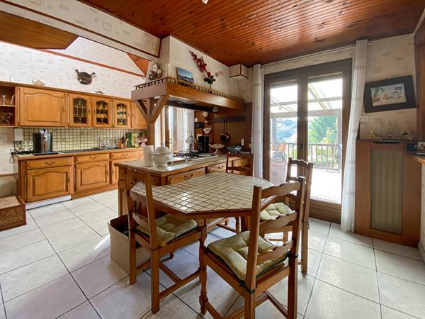 Jolie propriété de 190m² élevée sur un terrain de 1 716m²