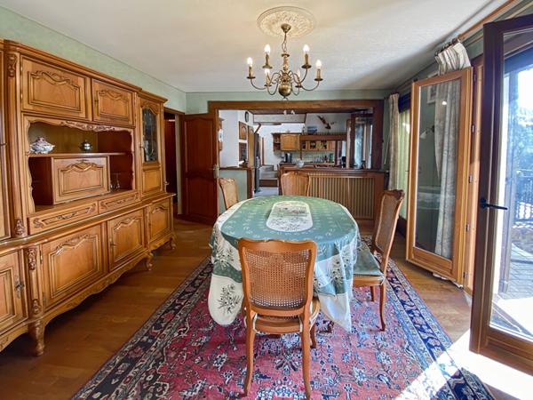 Jolie propriété de 190m² élevée sur un terrain de 1 716m²