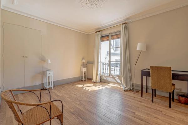 Paris 6 - Rue Bonaparte, Appartement familial classique