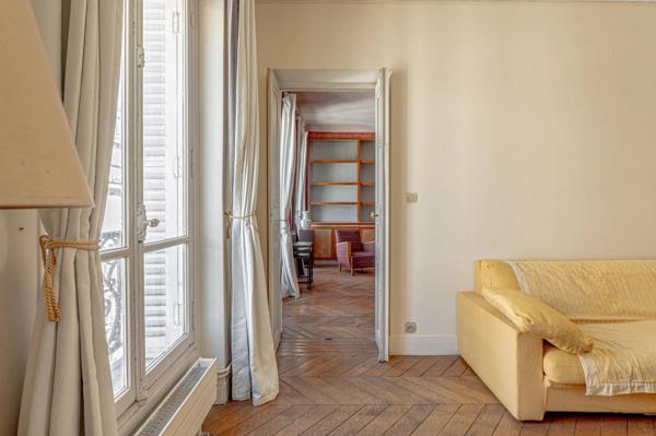 Paris 6 - Rue Bonaparte, Appartement familial classique