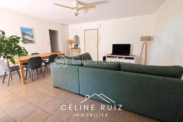 Dans une copropriété récente de 2012, découvrez cet appartement bénéficiant d’une vue intimiste, verdoyante et sans aucun vis-à-vis.

Situé en rez-de-jardin surélevé, il donne sur un espace paysager calme et préservé, sans aucun passage.

Un emplacement privilégié, rue de Roc-Épine, à proximité immédiate de toutes les commodités :

- arrêt de bus Garenne à 1 minute à pied ;
- centre commercial Leclerc Albert-Camus à 9 minutes à pied ;
- parc de la Garenne à quelques pas avec un accès privatif.

Le stationnement est facile et gratuit dans le quartier. 
L’appartement dispose également d’une place de parking privative en sous-terrain.

L’appartement :
La pièce de vie offre un bel espace convivial de 32 m² comprenant une cuisine moderne, aménagée et équipée. Elle se prolonge naturellement vers une agréable terrasse couverte, idéale pour profiter pleinement de l’environnement verdoyant.

Bien séparé de l’espace de vie, le coin nuit est desservi par un couloir fonctionnel doté de très grands placards de rangement.

Il comprend :
- 2  belles chambres dont une donnant sur le jardin ;
- Une chambre avec placard intégré et accès direct à la terrasse ;
- Une grande salle de bains ;
- Un WC indépendant.

La résidence bénéficie de deux jardins privatifs et sécurisés, exclusivement réservés aux résidents, avec un accès direct au parc de la Garenne.

Construite en 2012, la copropriété est parfaitement entretenue et aucun travaux n’est à prévoir.

À noter également : La porte d’entrée de l’appartement a été remplacée pour offrir de meilleures performances d’isolation phonique et thermique.

Un appartement clé en main, fonctionnel et résolument tourné vers la verdure, idéal pour celles et ceux qui recherchent le confort d’un logement récent, un véritable espace extérieur et un environnement calme et préservé.