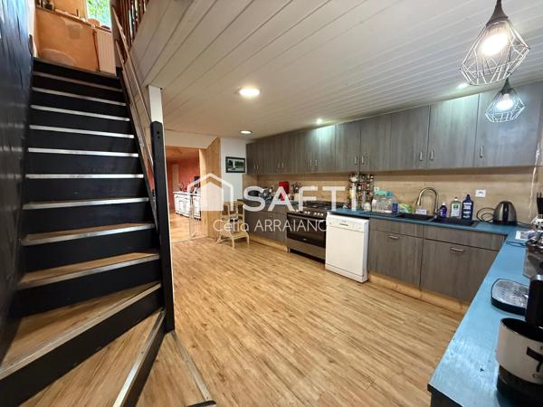 MAISON FAMILIALE  + DOUBLE GARAGE ET PETIT JARDIN