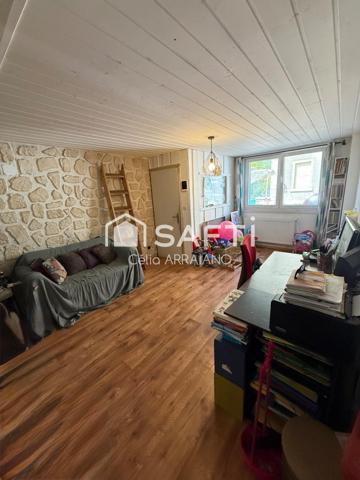 MAISON FAMILIALE  + DOUBLE GARAGE ET PETIT JARDIN