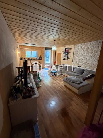 MAISON FAMILIALE  + DOUBLE GARAGE ET PETIT JARDIN
