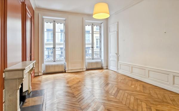 Appartement à vendre    4 pièces • 134,70 m2 Lyon 6