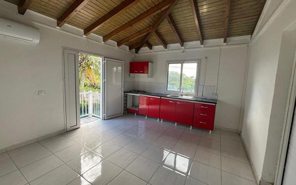 Appartement à louer    1 pièce •  Le Moule