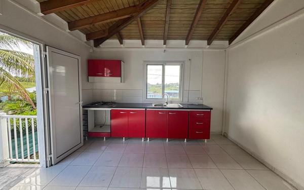 Appartement à louer    1 pièce •  Le Moule