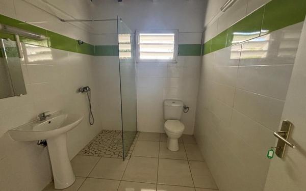 Appartement à louer    1 pièce •  Le Moule