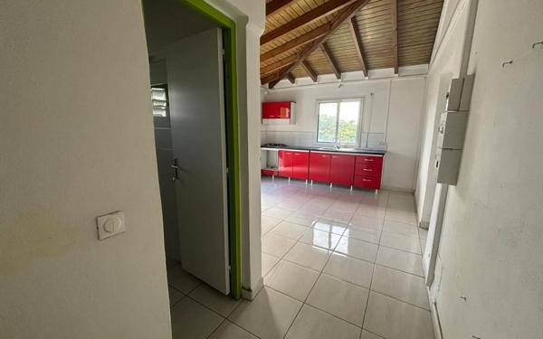 Appartement à louer    1 pièce •  Le Moule