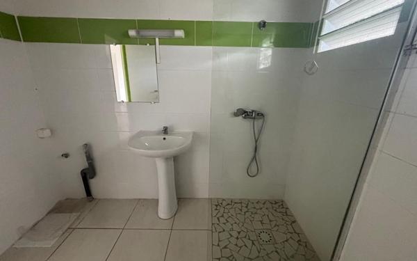 Appartement à louer    1 pièce •  Le Moule