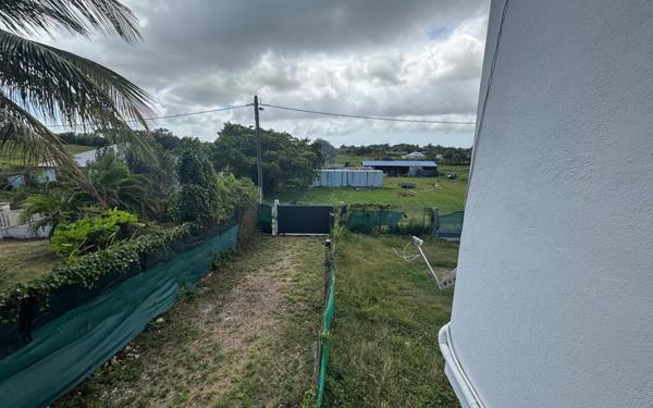 Appartement à louer    1 pièce •  Le Moule