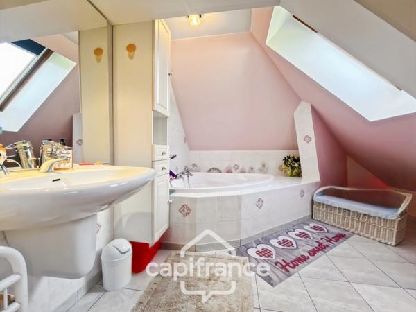 Maison familiale contemporaine,7 pièces, 215 m2, à ORMESSON SUR MARNE (94), quartier du Golf, au calme, en parfait état