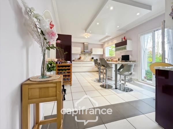 Maison familiale contemporaine,7 pièces, 215 m2, à ORMESSON SUR MARNE (94), quartier du Golf, au calme, en parfait état