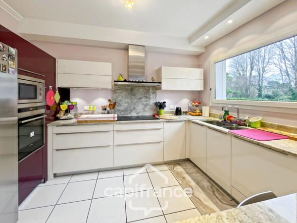 Maison familiale contemporaine,7 pièces, 215 m2, à ORMESSON SUR MARNE (94), quartier du Golf, au calme, en parfait état