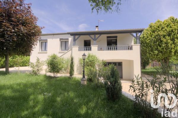 Maison traditionnelle 6 pièces de 140 m² à Reyrieux (01600)