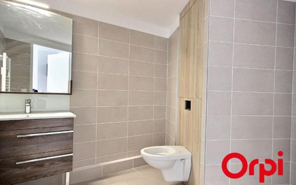 Appartement à louer    2 pièces •  Marseille 8