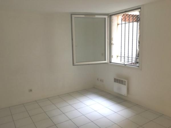 Studio
                                                                                                                                                                                                                                                                                                                        1 pièce(s)                                                                                                                                                                                                                                                                                                                              21  m²