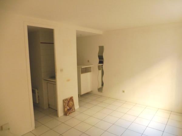 Studio
                                                                                                                                                                                                                                                                                                                        1 pièce(s)                                                                                                                                                                                                                                                                                                                              21  m²
