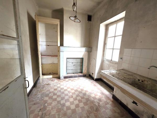 Maison ancienne de bourg à rénover intégralement !