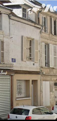 CHATEAU-THIERRY, maison de ville sur plusieurs étages d'environ 117 m².