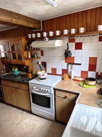 CHATEAU-THIERRY, maison de ville sur plusieurs étages d'environ 117 m².