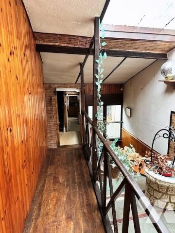 CHATEAU-THIERRY, maison de ville sur plusieurs étages d'environ 117 m².