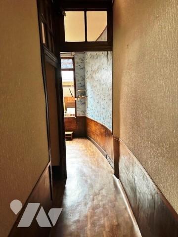 CHATEAU-THIERRY, maison de ville sur plusieurs étages d'environ 117 m².