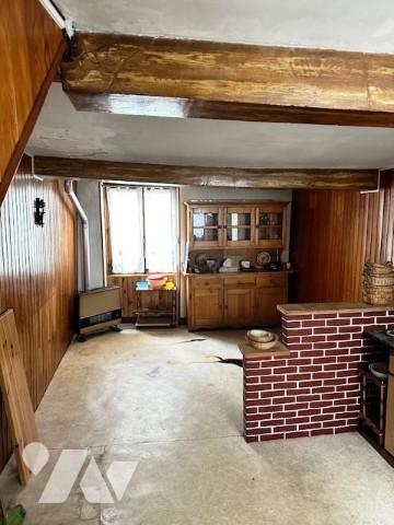 CHATEAU-THIERRY, maison de ville sur plusieurs étages d'environ 117 m².