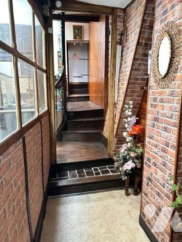 CHATEAU-THIERRY, maison de ville sur plusieurs étages d'environ 117 m².