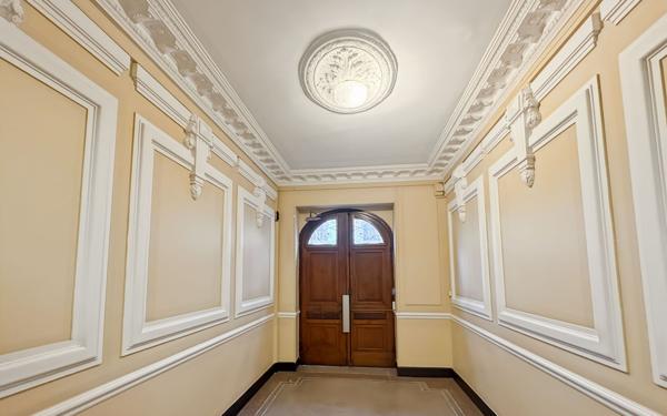 Appartement à vendre    2 pièces •  Nice