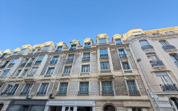 Appartement à vendre    2 pièces •  Nice