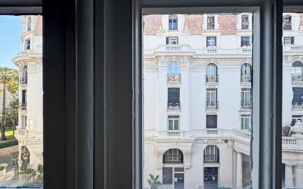 Appartement à vendre    2 pièces •  Nice