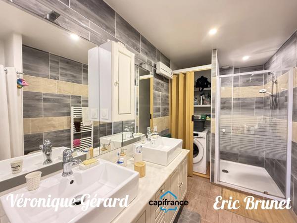 Maison de village en pierre de 126 M² plus un studio  de 37 M² pour une surface habitable totale d'environ 162 M²