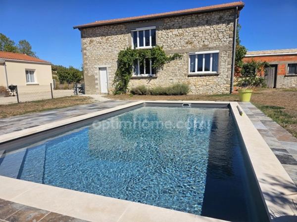 Ensemble immobilier, composé de deux maisons rénovées 135 et 105 m² sur un même terrain de 1900 m² avec piscine Proche de MAGNAC SUR TOUVRE (16)