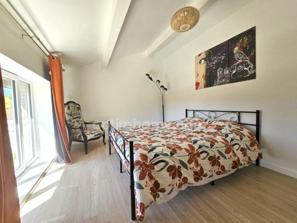 Ensemble immobilier, composé de deux maisons rénovées 135 et 105 m² sur un même terrain de 1900 m² avec piscine Proche de MAGNAC SUR TOUVRE (16)