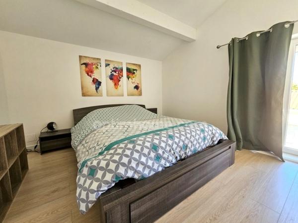 Ensemble immobilier, composé de deux maisons rénovées 135 et 105 m² sur un même terrain de 1900 m² avec piscine Proche de MAGNAC SUR TOUVRE (16)