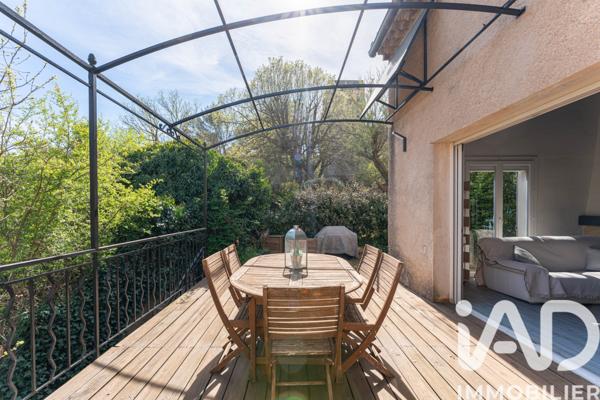 Maison à vendre 10 pièces 250 m² Aix-en-Provence