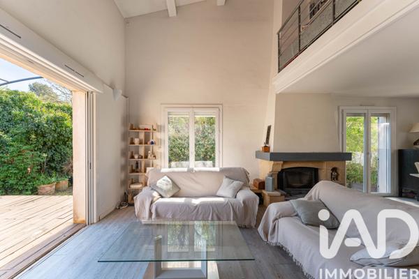 Maison à vendre 10 pièces 250 m² Aix-en-Provence