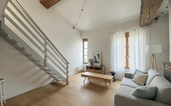 HOTEL DE VILLE: T2 DE CARACTERE EN DUPLEX / CLIMATISE