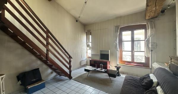 HOTEL DE VILLE: T2 DE CARACTERE EN DUPLEX / CLIMATISE